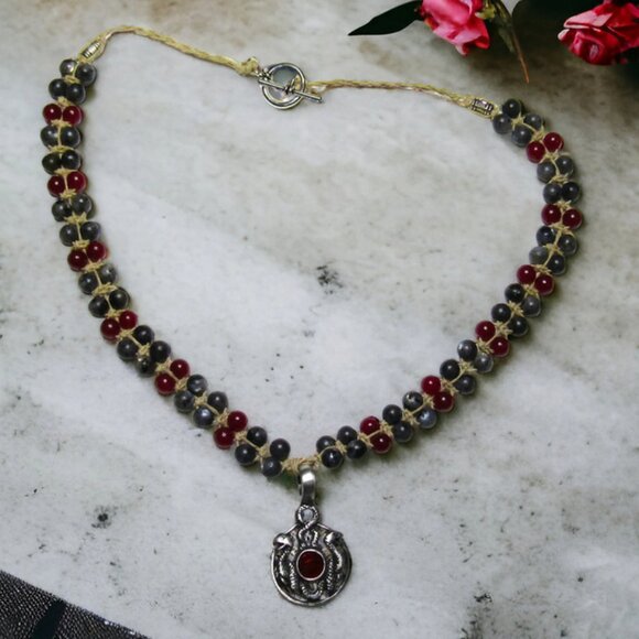 NEW Handmade Double Snake Necklace. Gray Labradorite &Red Agate Gemstone Bead - Picture 2 of 7